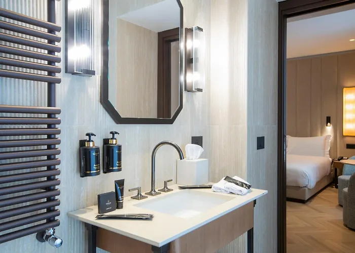 Circle6 Hotel