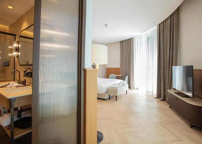 Circle6 Hotel